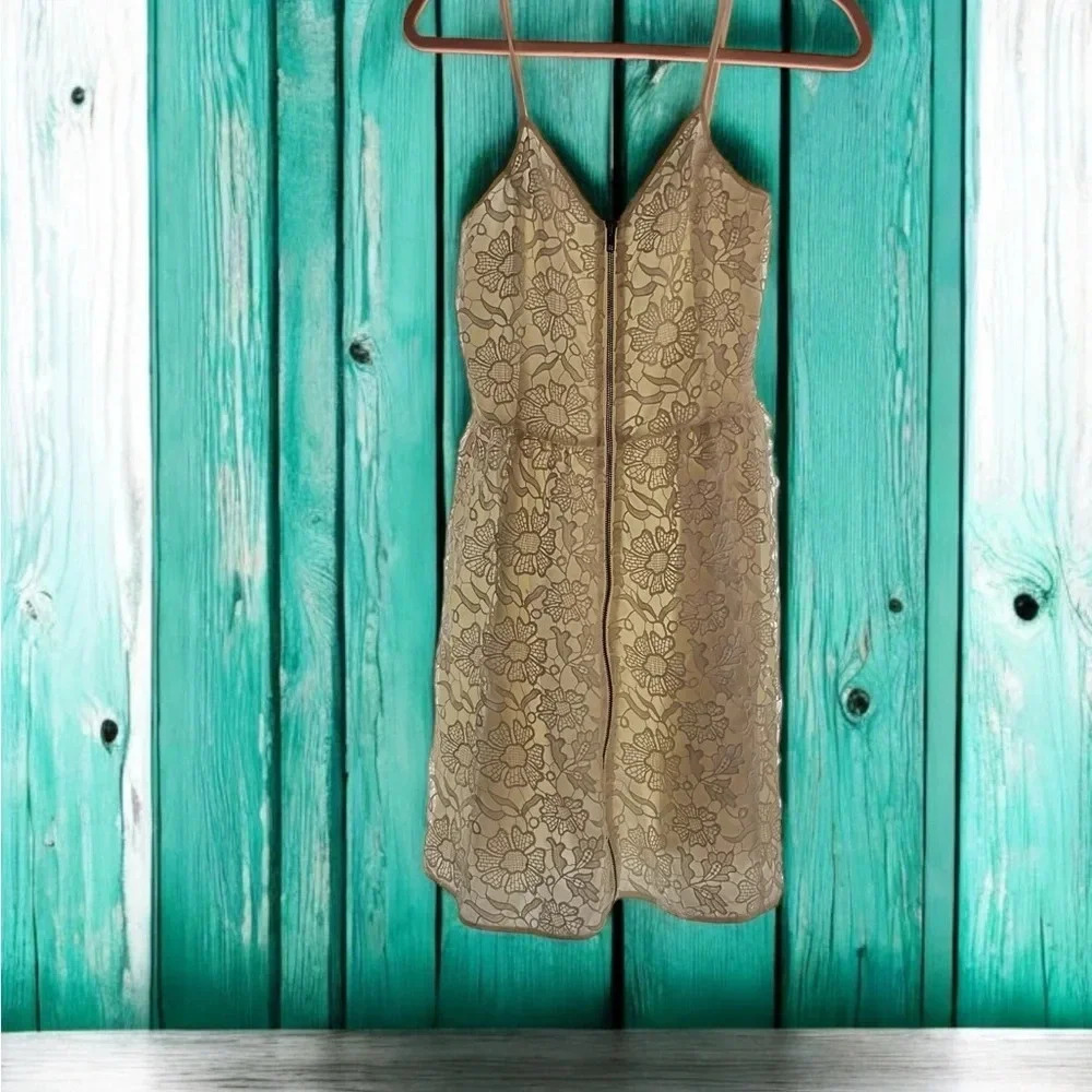 Chic Creme Front Zip Dress - Size Small (B10) - Picture 6 of 7